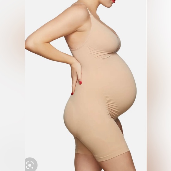 SKIMS Intimates & Sleepwear Skims Maternity Sculpting Bodysuit Mid